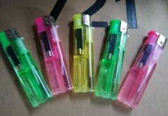 他们的打火机卖2美元以上