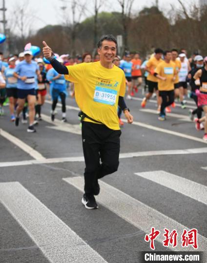 2024上海静安半程马拉松开跑：外省市选手占比创