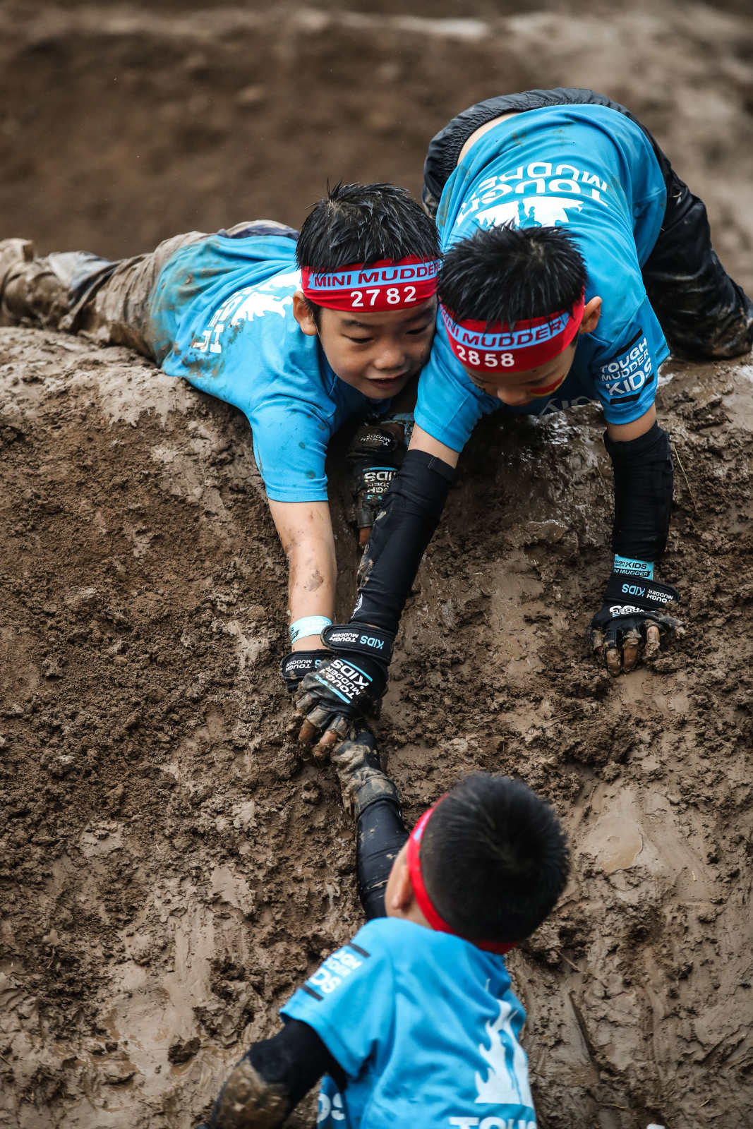 勇士部落国庆特辑：小勇士与小泥人并肩征服泥