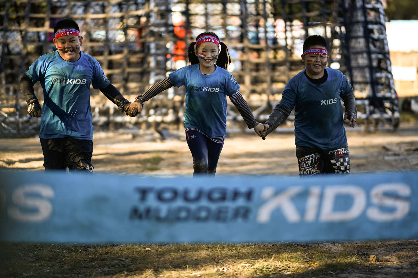 勇士部落国庆特辑：小勇士与小泥人并肩征服泥