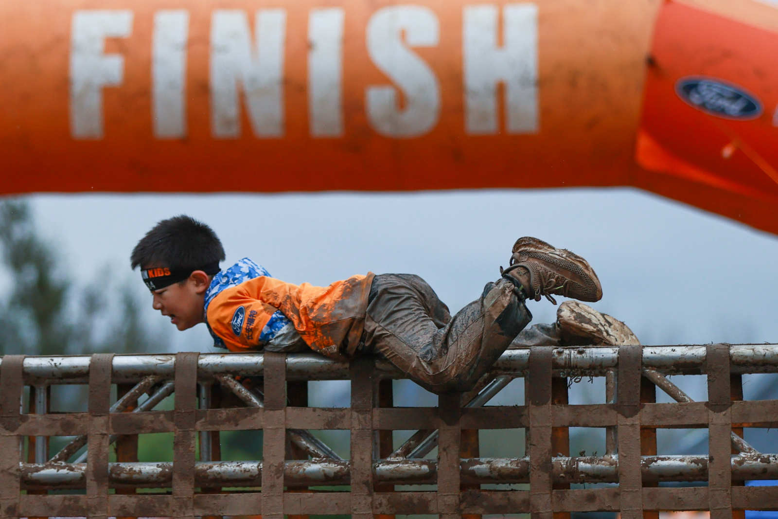 勇士部落国庆特辑：小勇士与小泥人并肩征服泥