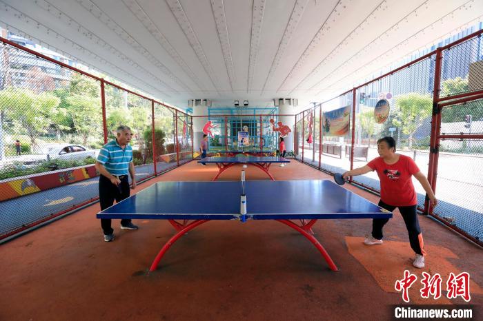成都世乒赛团体赛开赛在即 蓉城乒乓热席卷街头
