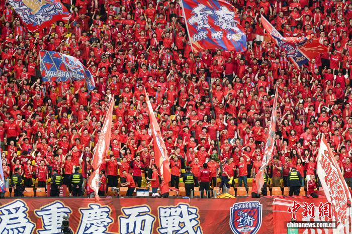 川渝德比再现中超赛场 重庆铜梁龙主场逼平成都