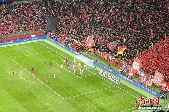 川渝德比再现中超赛场 重庆铜梁龙主场逼平成都