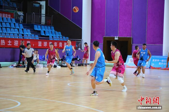 海峡两岸青年篮球友谊赛在重庆开幕 两岸青年共