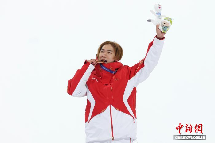 苏翊鸣米兰冬奥会摘铜 中国代表团首枚奖牌诞生