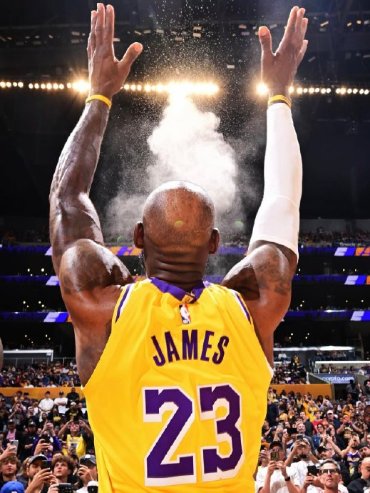 詹姆斯出手次数创生涯新低 命中率超六成专注战