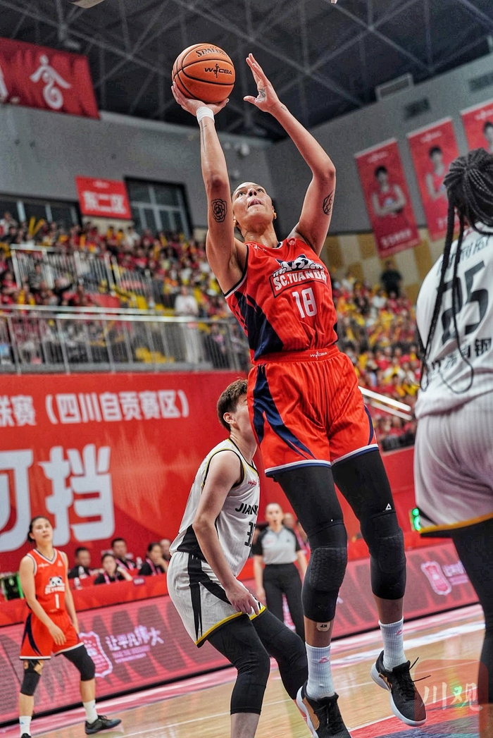 四川女篮险胜江苏南钢晋级半决赛