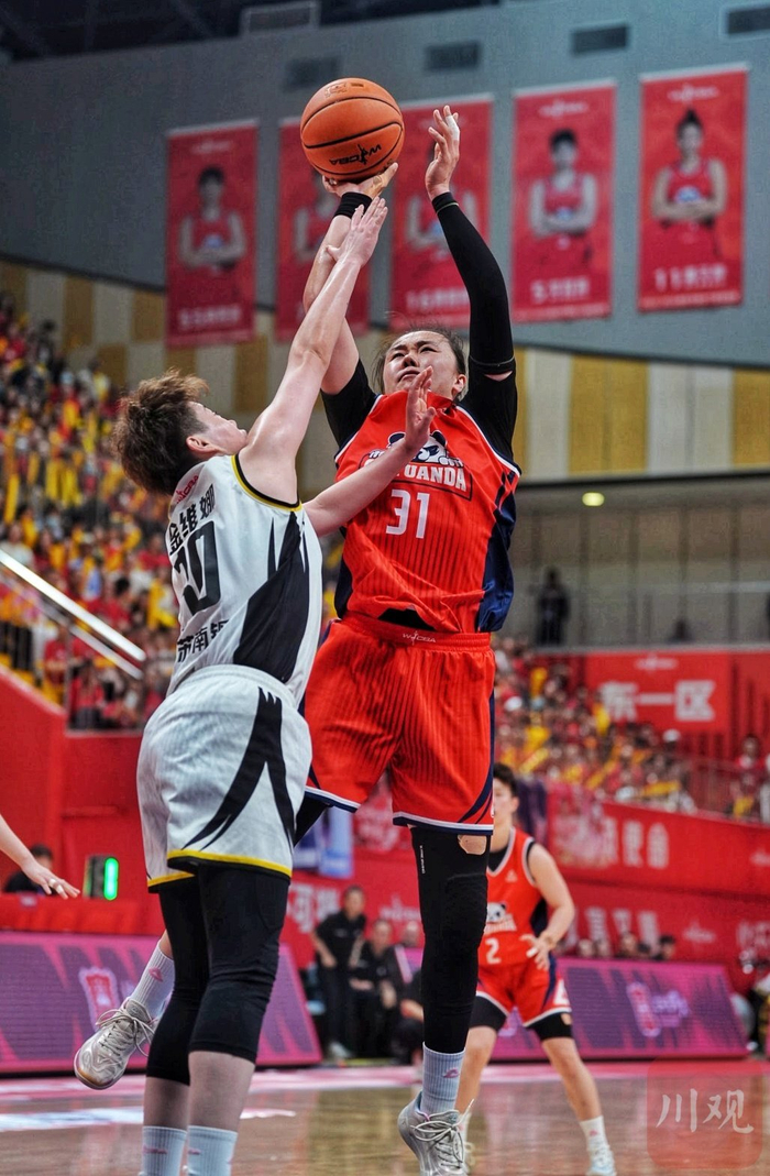 四川女篮险胜江苏南钢晋级半决赛