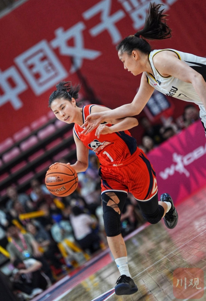 四川女篮险胜江苏南钢晋级半决赛