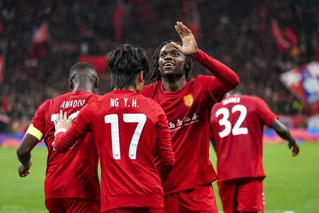 迪马塔双响助重庆铜梁龙德比战平成都蓉