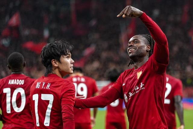 迪马塔双响助重庆铜梁龙德比战平成都蓉城获全