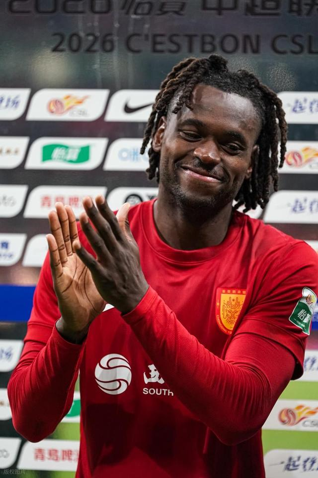 迪马塔双响助重庆铜梁龙德比战平成都蓉城获全