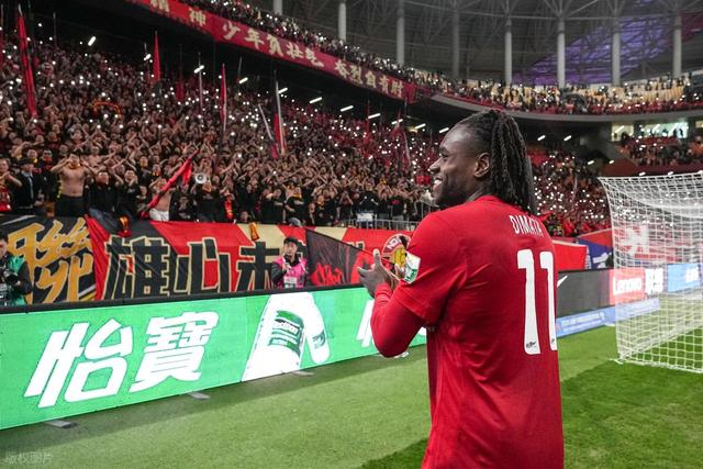 迪马塔双响助重庆铜梁龙德比战平成都蓉城获全